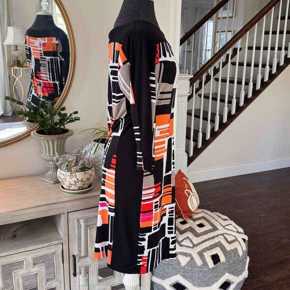 Geometric Patterned Dress size medium - Picture 3 of 6